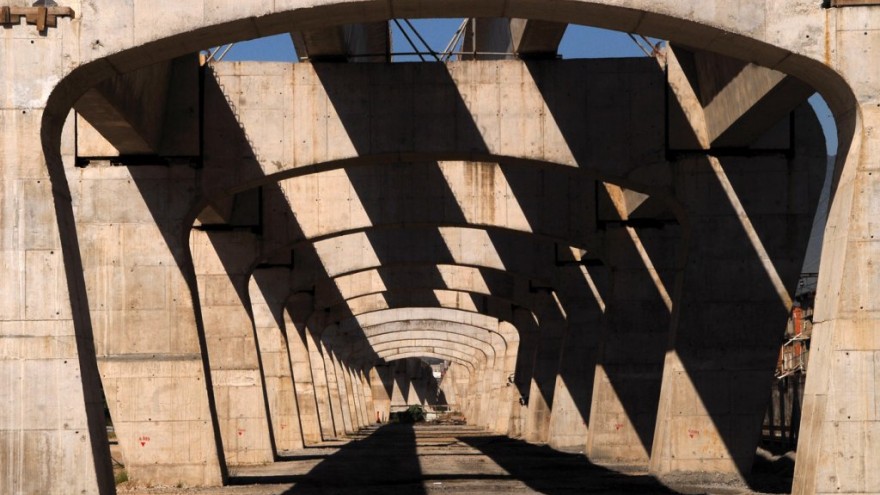 Elevation of the railway as part of the Manguinhos Accelerated Growth Programme.