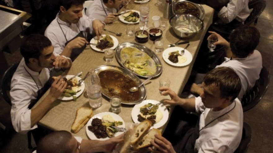 The elBulli staff dinner or “family meal” on which the recipes in Adrià’s The Fa