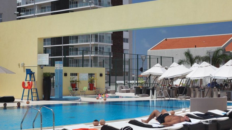  The swimming pool at the US$500-per-night Colinas do Sol Hotel, Talatona. 