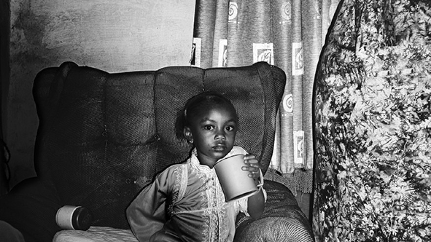 The project aims to show the collateral impact of the war instead of the direct hits. Image: Léonard Pongo.