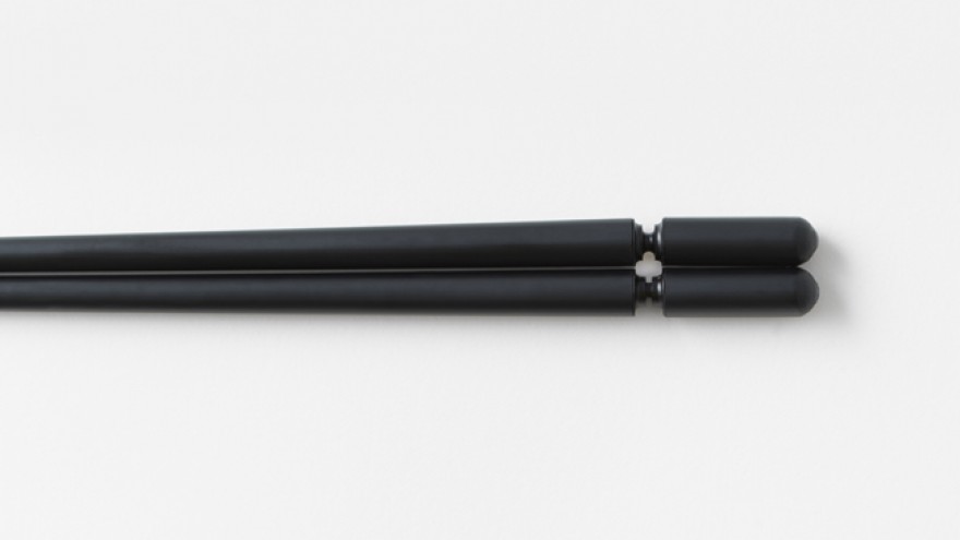 The Sukima chopstick design by Nendo. Image: Akihiro Yoshida. 