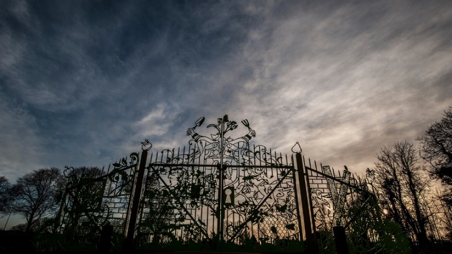 New entrance gates at the Aemstel Schooltuin by Studio Tjep. 