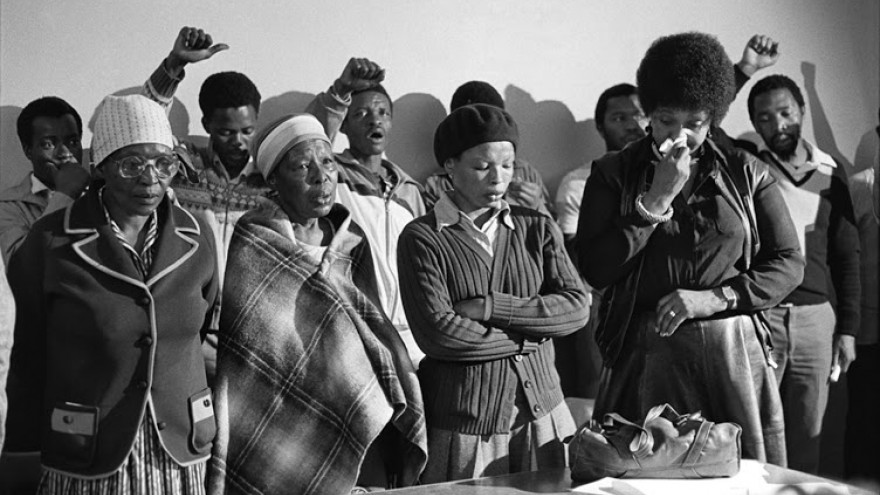 Gille de Vlieg, Pauline Moloise (mother of Ben), two women & Winnie Madikizela Mandela mourn at the Memorial Service for Benjamin Moloise, who was hanged earlier that morning. Khotso House, Johannesburg, October 18, 1985. © Gille de Vlieg.