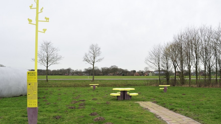 Road marking and links for art projects and resting places along road N34 in the Netherlands by Ineke Hans. 