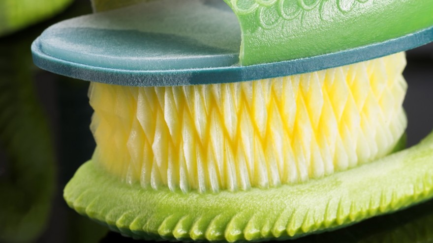 Extreme Serpent shoes in green by Michaella Janse van Vuuren 3D printed on Stratasys Connex3. Image: Yoram Reshef. 