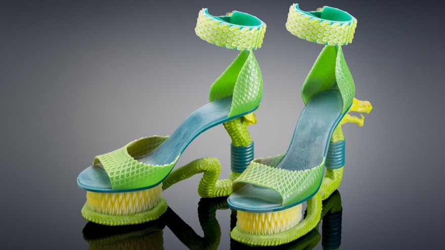 Extreme Serpent shoes in green by Michaella Janse van Vuuren 3D printed on Stratasys Connex3. Image: Yoram Reshef. 