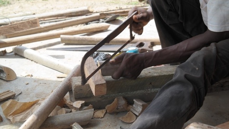Raffia is used to make the noCOLOUR market kiosk. It is a durable and light material that vendors can easily source locally in Ghana.