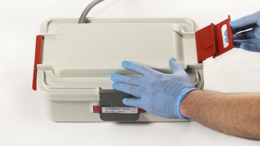 ECAL graduate Jordane Vernet has designed a sterilisation kit for medical tools in hospitals in developing countries.