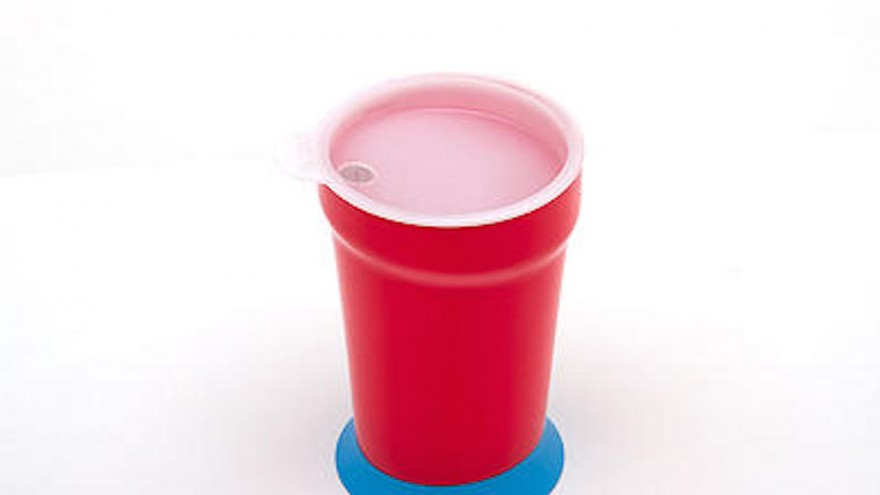 To prevent the cups from tipping over, one cup has a rubber base that acts as a stabilizer. 