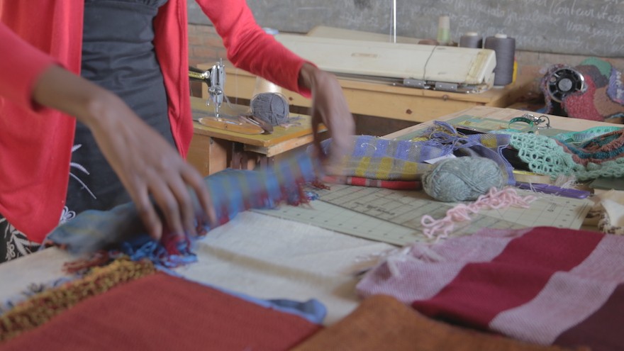 The Isano weavers is a cooperative of skilled weavers based in Kigali, Rwanda. All of its members are in some way affected by HIV/AIDS