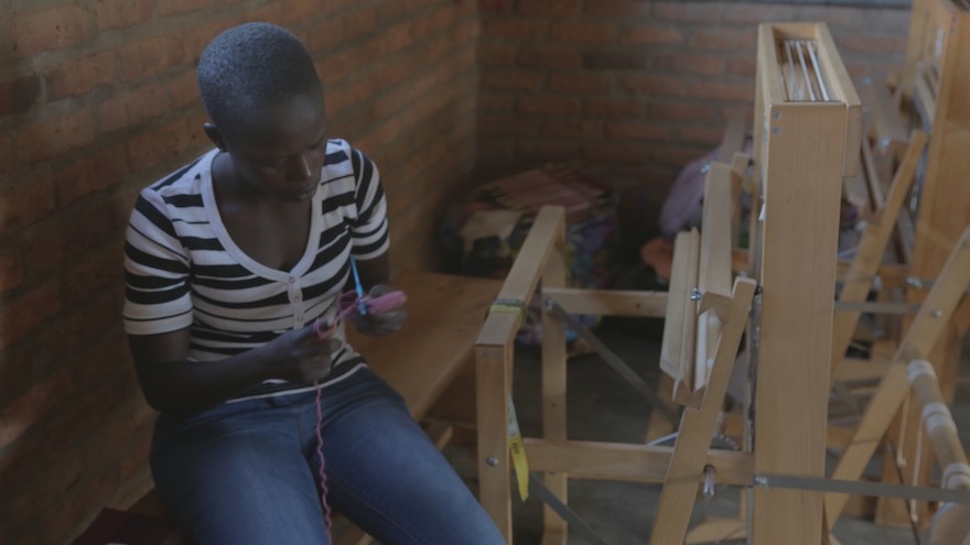 The Isano weavers is a cooperative of skilled weavers based in Kigali, Rwanda. All of its members are in some way affected by HIV/AIDS