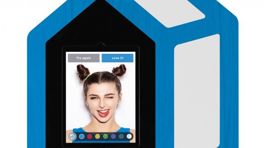 Twitter Mirror Social networking selfie booth by Pip Tompkin Studio