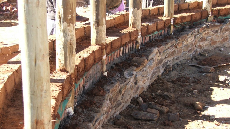 Building Seven Fountains Primary School. Photo: Angela Buckland. 