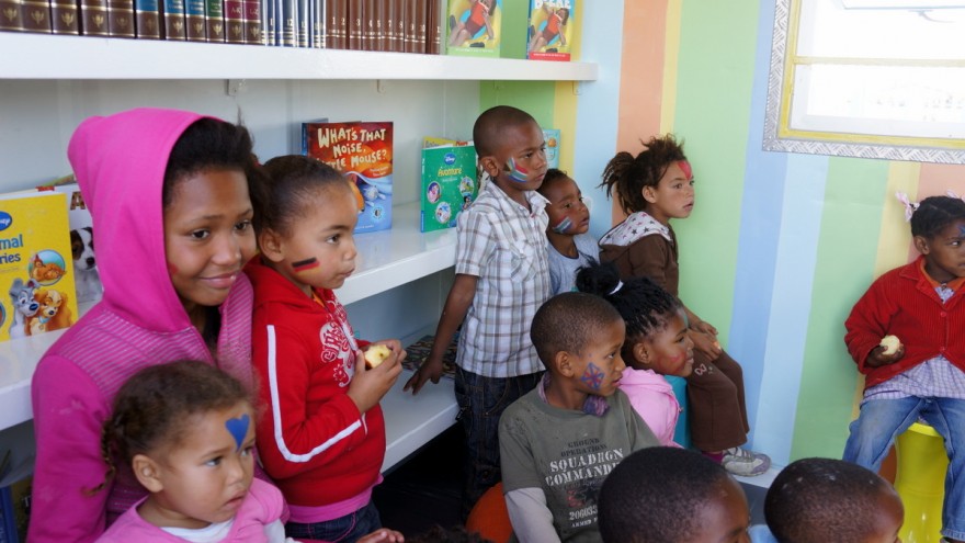 Mandela Day 2012: Blikkiesdorp container library