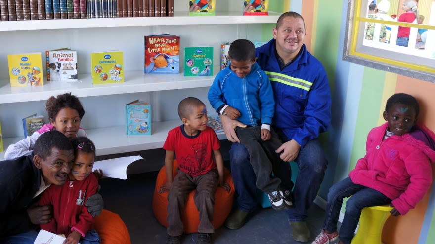 Mandela Day 2012: Blikkiesdorp container library