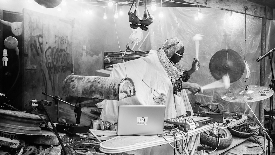 DJ Steloo 