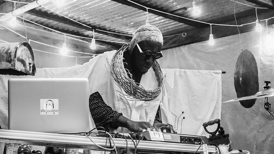 DJ Steloo 