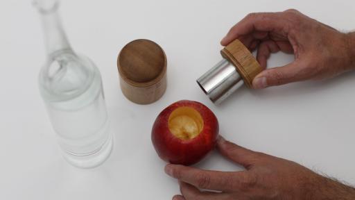 A_S_T Apple Schnapps Tool by Martí Guixé for Stählemühle. Image: Knölke/Imagekontainer.