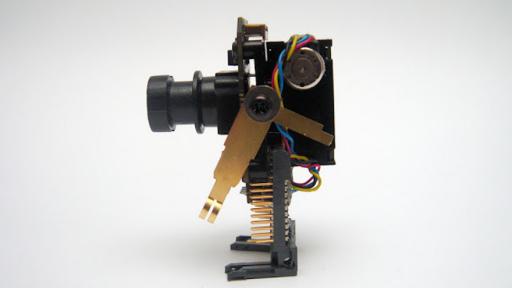 Anthony Oh makes minature robots