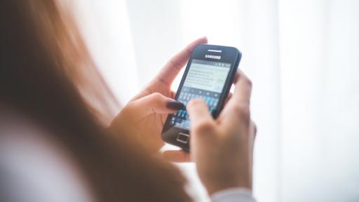 Smartphones could bridge the gap between patients and doctors. 