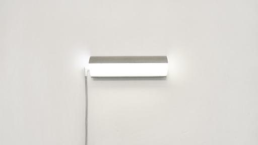 RISD graduate Matthew Lim has designed the Tack light– a portable lamp that can be magnetically attached to a wall-mounted plate.