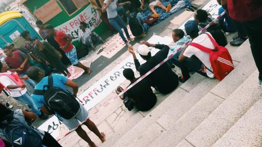 Students erect a shack on the steps of UCT