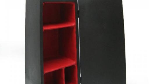 Grey Derivations: Dressoir (2010).