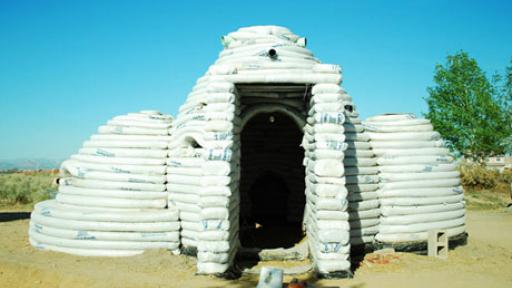 Dome house with sandbags. Photo via designboom. 