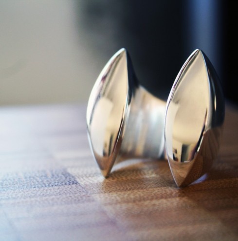 MBOISA 6: Clam Ring by Vikki Viljoen.