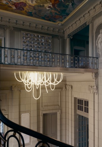 Les Cordes chandelier by Mathieu Lehanneur. Photo: Vincent Duault. 