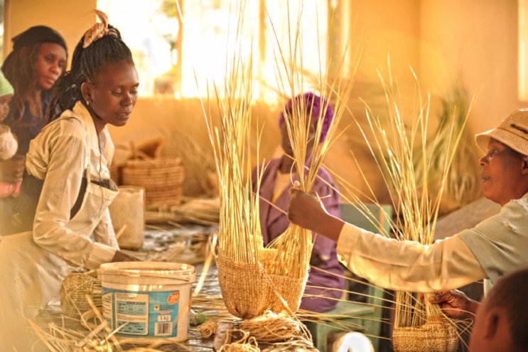 Matali Crasset basket-making workshop with Bulawayo Home Industries. Photo: Eric Gauss/Dogs on the Run.