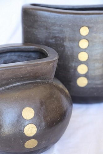 Close-up of an Africa-inspired black and gold hand-built vase from The Berg Collection. This range features large vases and jugs. Image: Inness Mass.