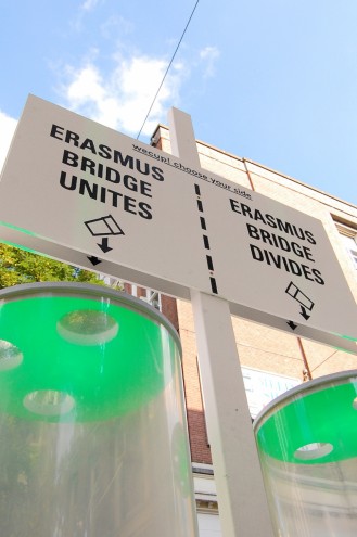 Fesitval-goers vote with their waste on a Wecup installation.