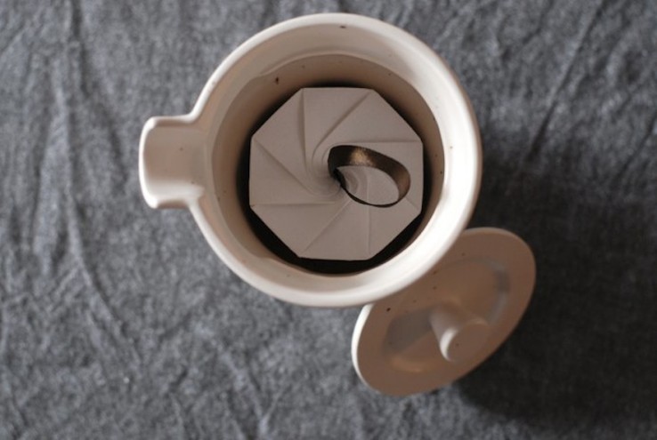 Mosey is a portable tea set designed by Jie Chen to preserve the traditional Chinese tea ceremony in the modern world.  