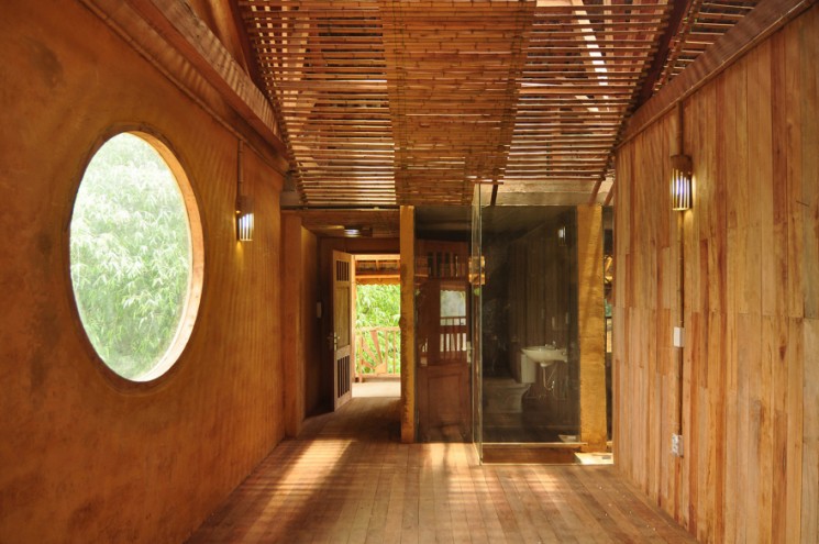 The Swallow Homestay and Community House is the product of the happy union between traditional Vietnamese building methods and modern construction. 