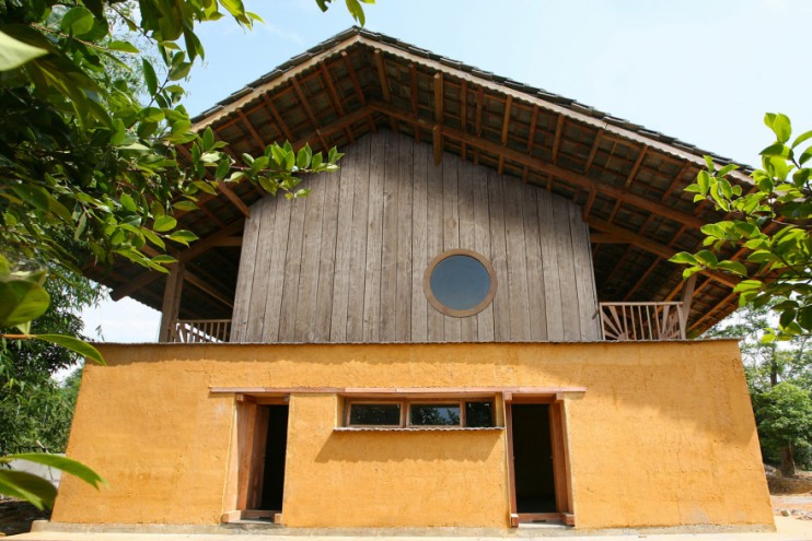 The Swallow Homestay and Community House is the product of the happy union between traditional Vietnamese building methods and modern construction. 