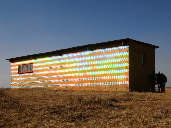 South African-based artist r1 used 1000 recycled CDs to clad an abandoned farmhouse in Randfontein, a mining city in western Gauteng. 