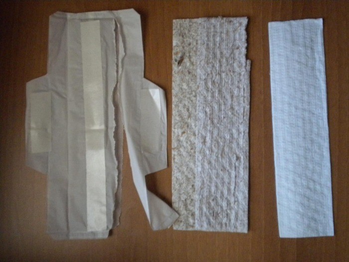 Makapads are made from papyrus. Makapads are made from papyrus.