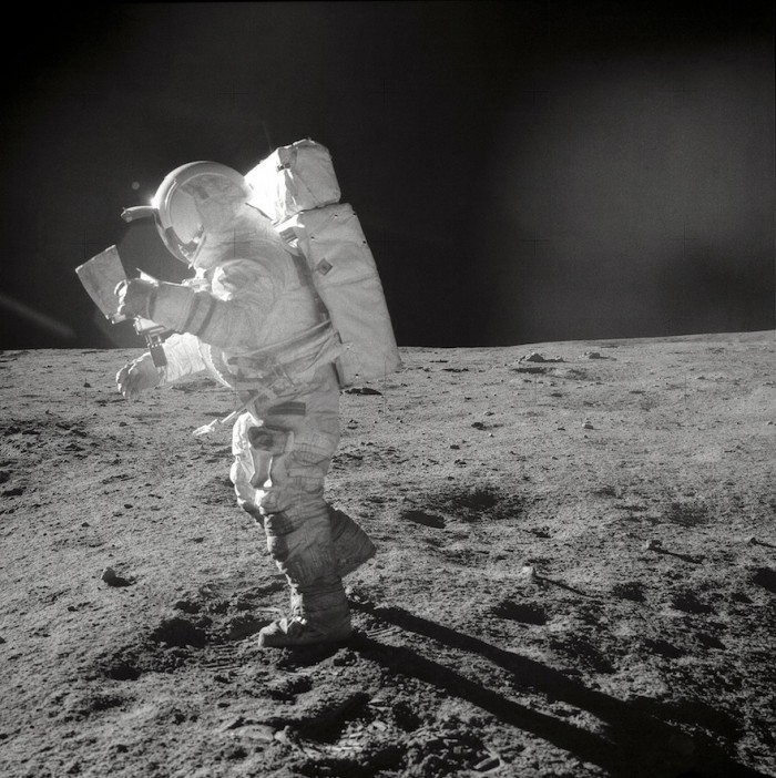 Astronaut Edgar D. Mitchell, Apollo 14 Lunar Module pilot, moves across the lunar surface as he looks over a traverse map during extravehicular activity (EVA). Lunar dust can be seen clinging to the boots and legs of the space suit. Image: NASA Astronaut Edgar D. Mitchell, Apollo 14 Lunar Module pilot, moves across the lunar surface as he looks over a traverse map during extravehicular activity (EVA). Lunar dust can be seen clinging to the boots and legs of the space suit. Image: NASA
