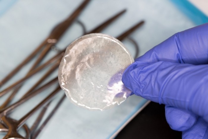 The thin roll of film delivers preprogrammed medication The thin roll of film delivers preprogrammed medication