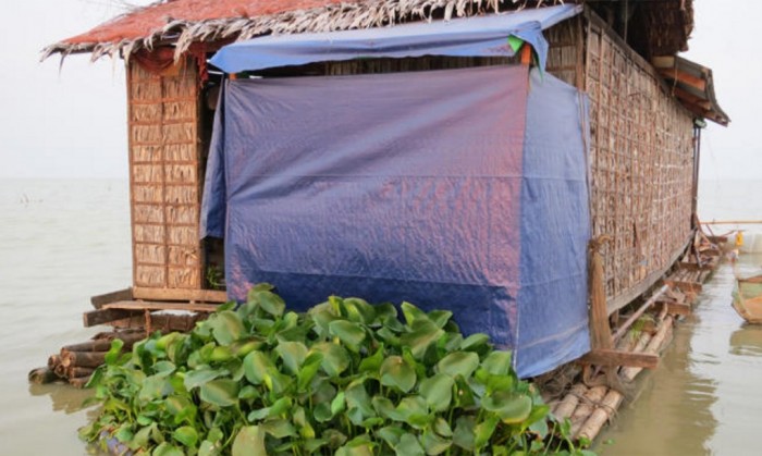 HandyPod floating sanitation