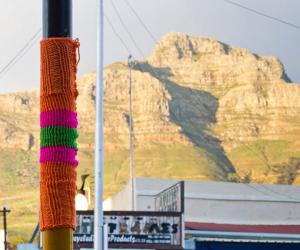 Yarn bBombing in Cape Town by Isabeau Jourbert. Photo: Ed Basson. 