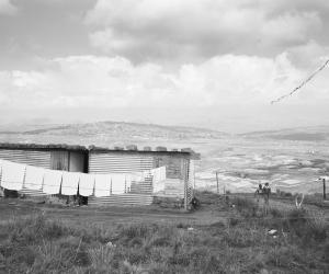 Kite flying near Phuthaditjhaba, Qwa Qwa. 1 May 1989 (4_5951). Image: David Goldblatt 