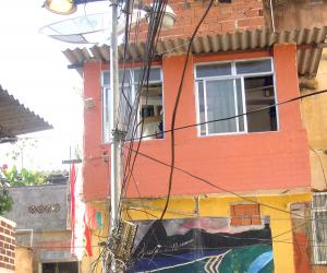 Electric network Favela, Rio, Brasil. Photo: Satyendra Pakhalé.