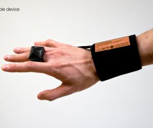 Scritch wearable device by Hideaki Matsui.