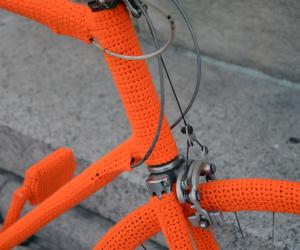 Isabeau Joubert yarn bombing