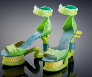 Extreme Serpent shoes in green by Michaella Janse van Vuuren 3D printed on Stratasys Connex3. Image: Yoram Reshef. 