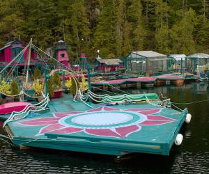 A Canadian couple assembled a self-sustaining home on water. 