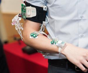 Researchers have developed a wearable to bridge the gap between the deaf and those who don't understand sign language. 