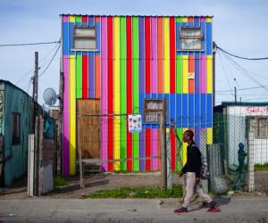 Alfredo Brillembourg has designed and built the Empower Shack, an innovative, urban design solution to the housing crisis in South Africa’s townships. 